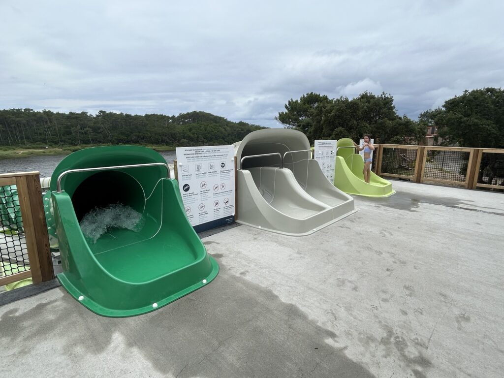 The entry points to 4 waterslides